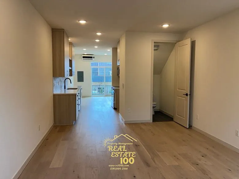 305 Southeast Jetty Avenue — Photo 3