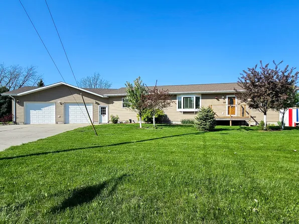 412 Spillway Dr, Pickstown, SD 57367