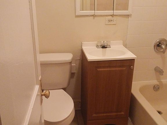 3rd image of 2604 W 60th St #1