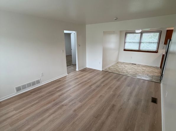 704 Smith St, Monroe, MI 48161 – 2-bedroom rental in Monroe