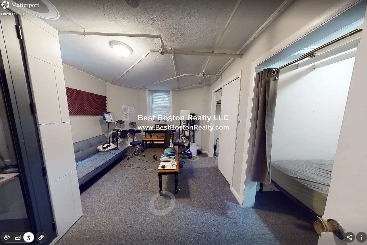 8 Forest St — Photo 3