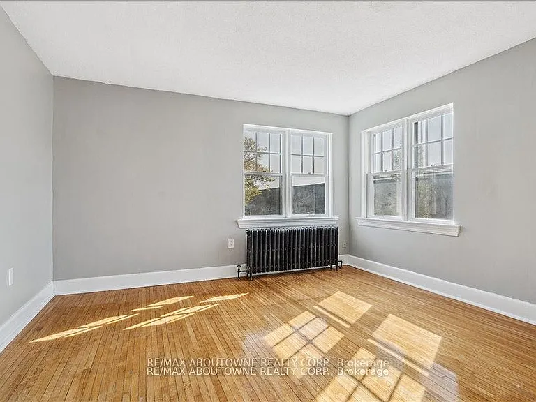 133 N Service Rd E #6 — Photo 15