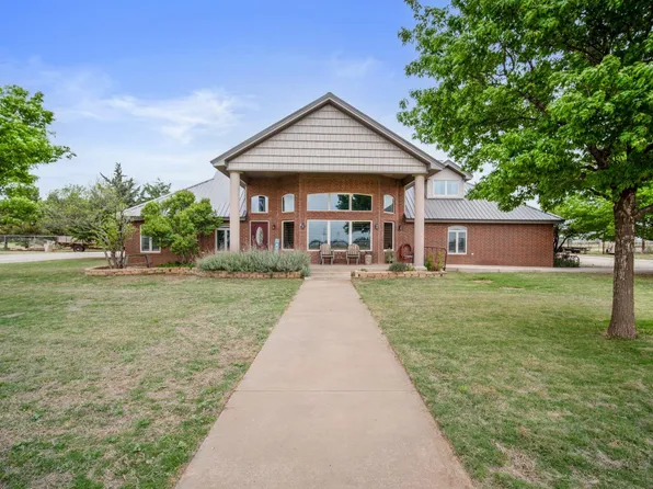 9002 Woodrow Rd, Wolfforth, TX 79382