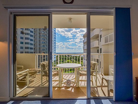 4th image of 3 Oceans West Blvd APT 6D1