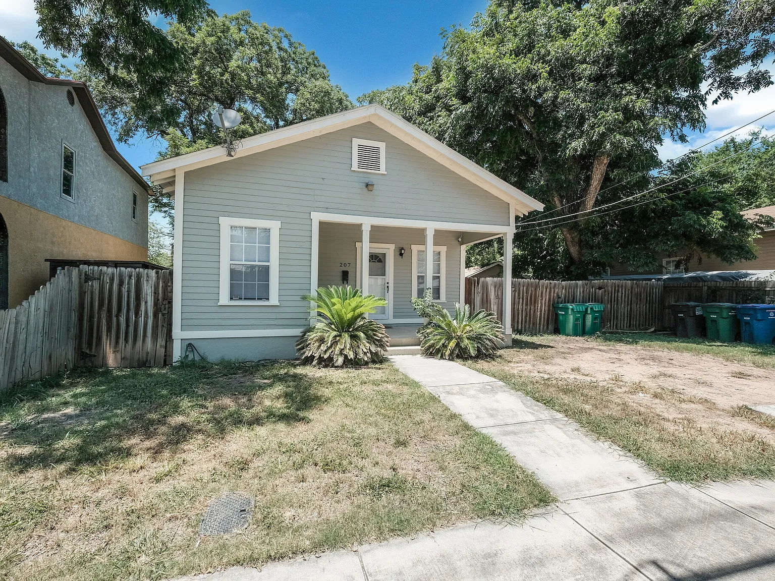 207 Hill Street — Photo 2