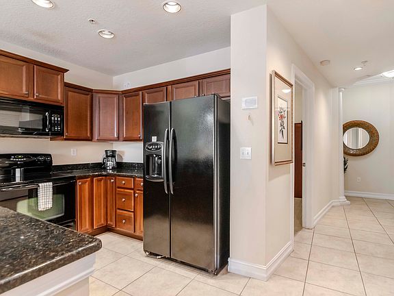 5th image of 13941 Clubhouse Dr #105