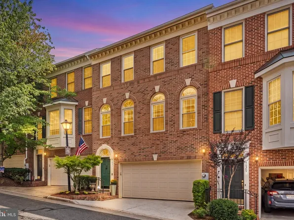 4631 Knight Pl, Alexandria, VA 22311