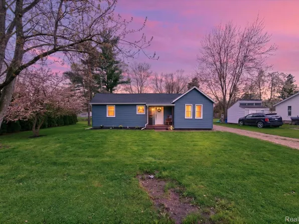 107 S Lester St, Capac, MI 48014