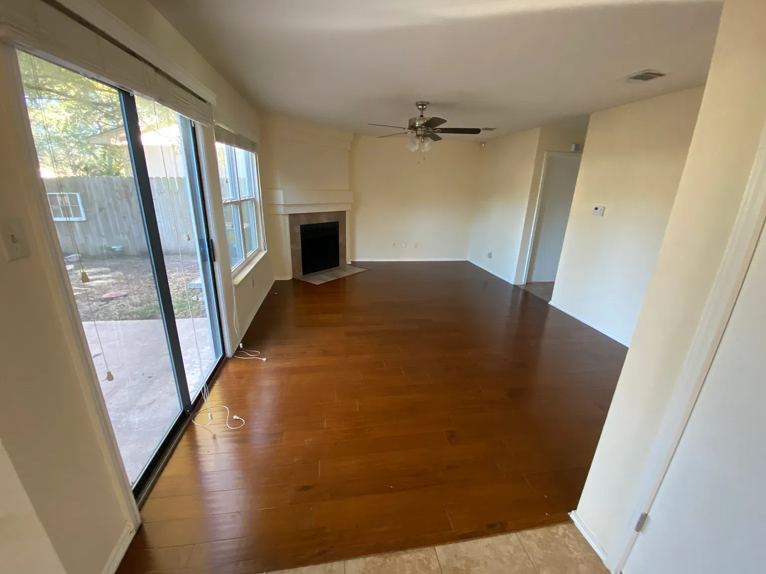 3 bed, 2.5 bath, 1694 sqft, $1,950 — Photo 3