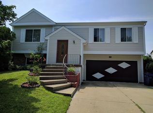 211 Amber Ln, Vernon Hills, IL