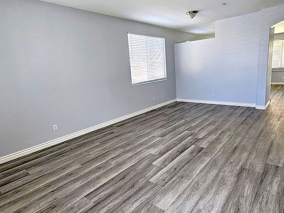 3rd image of 17371 Redmaple St