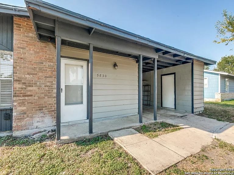 5830 Castle Yard — Photo 5