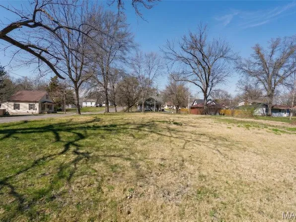 305 Shelby St, Gillespie, IL 62033