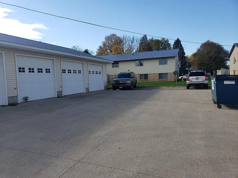 parking & garage (optional)