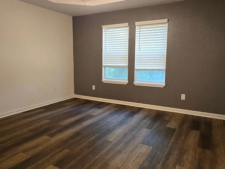 912 Curry Cir SE — Photo 8