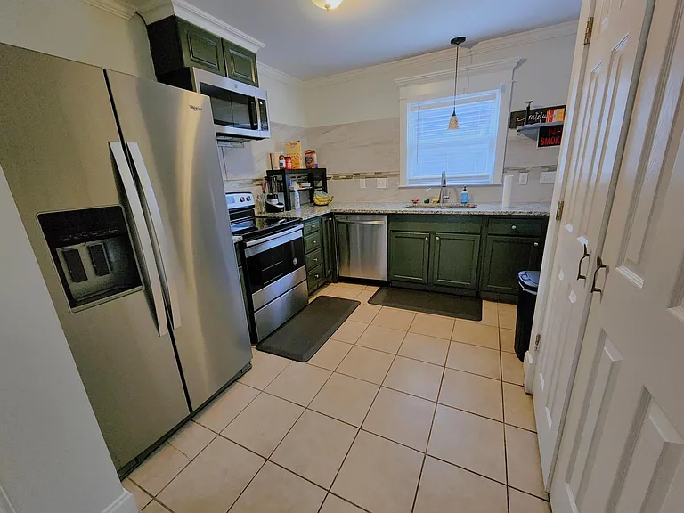 713 Windsor St SW — Photo 3