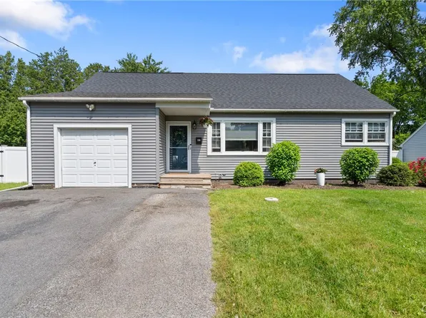 206 Crestwood Dr, North Syracuse, NY 13212