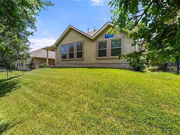 4th image of 24 Stone Terrace Dr