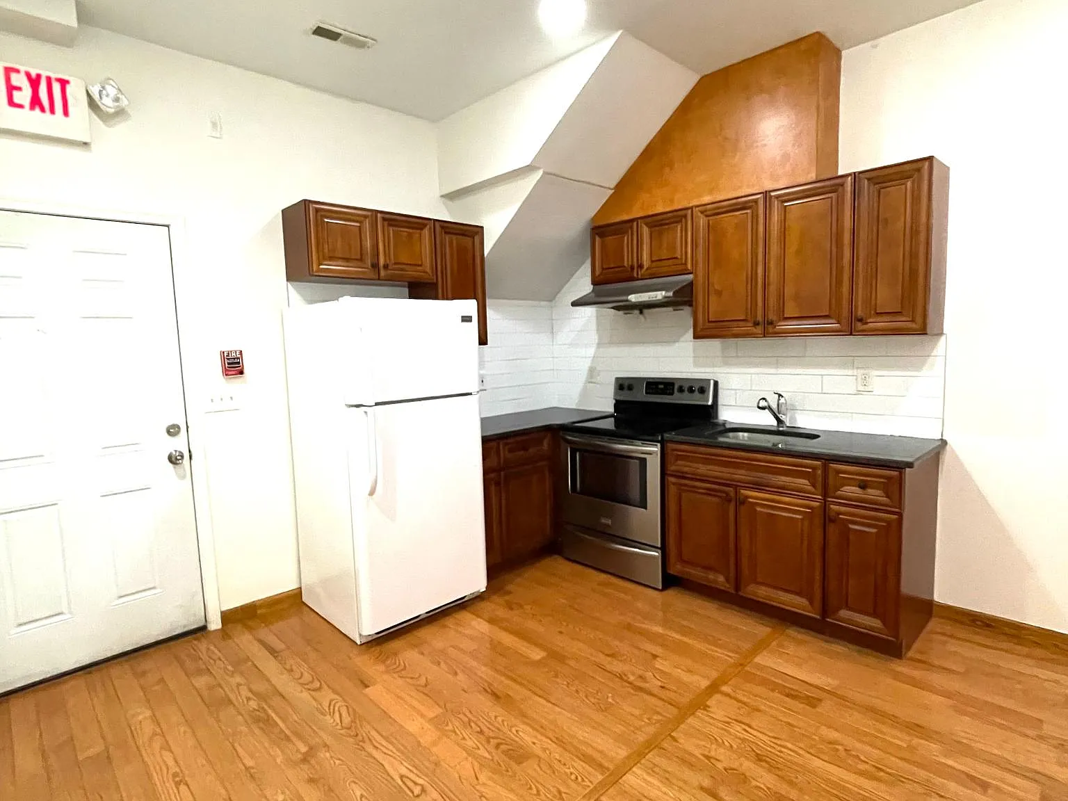 2 bed, $1,400 — Photo 4