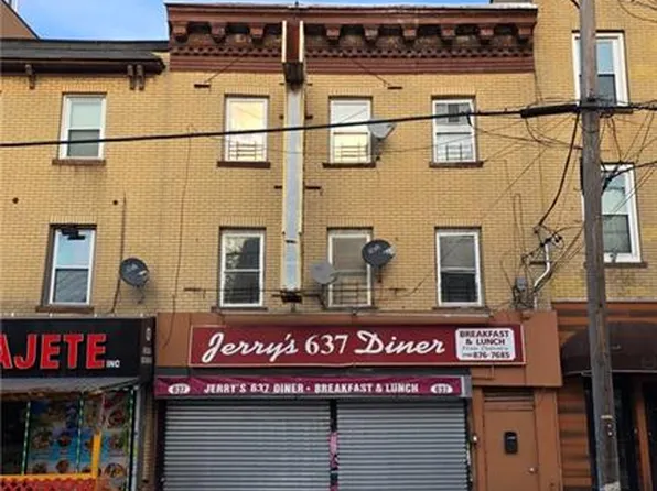 637 Bay Street image 1 of 16