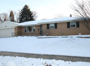 803 Tamarack Ln, Rockford, IL 61107