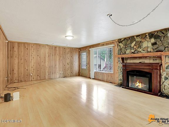 5th image of 10306 Lee St