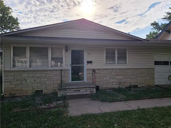 817 S Oak St, Ottawa, KS 66067