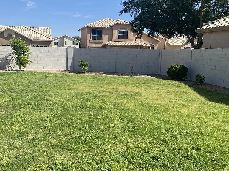 525 W Candlewood Ln — Photo 17