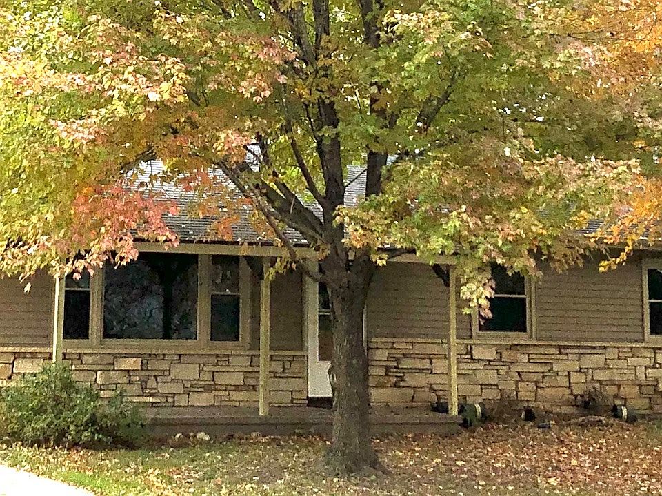 1st image of 3204 Country Park Dr