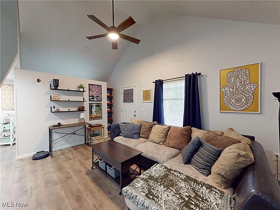 4th image of 26581 Oriole Ave