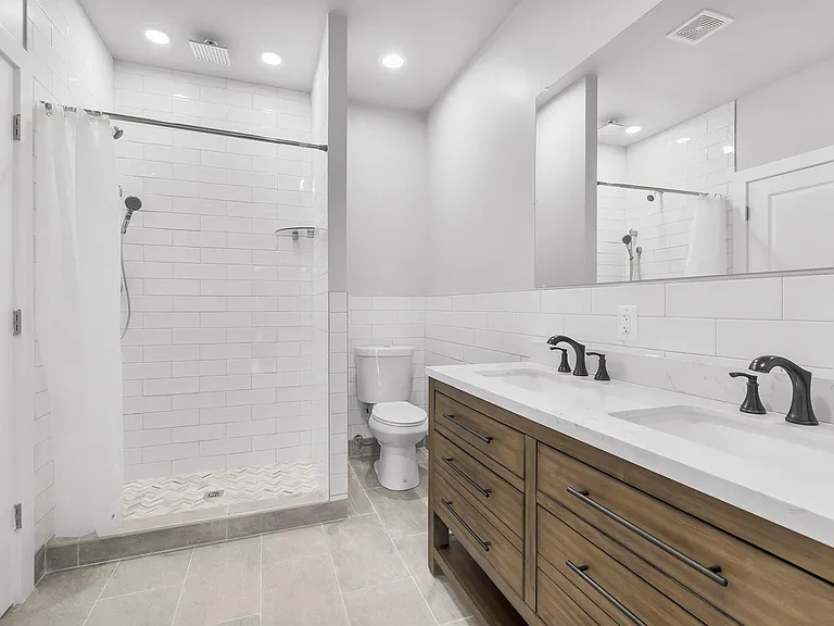 130 W Ashmead St — Photo 16