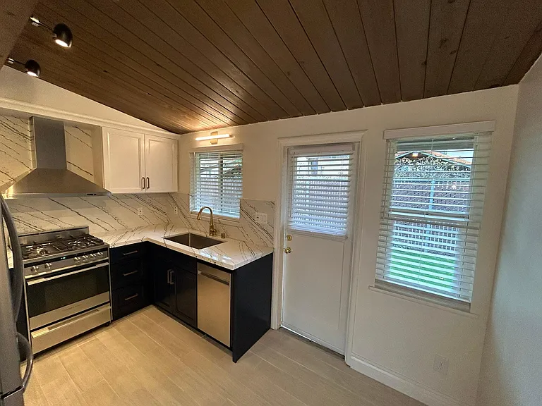 2323 San Juan Ave #3 — Photo 8