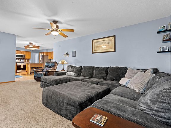4th image of 722 NE Keystone Dr