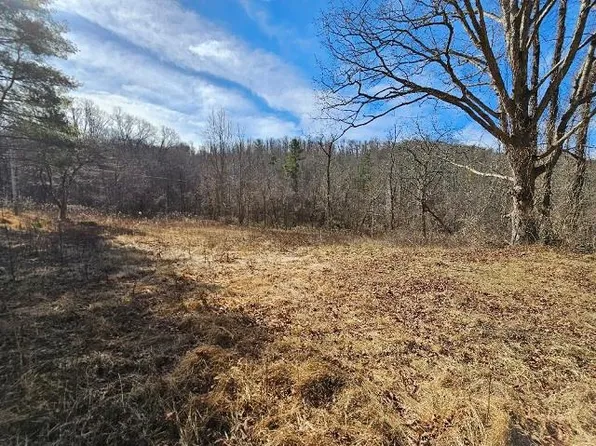 236 Old Quaker Rd, Galax, VA 24333