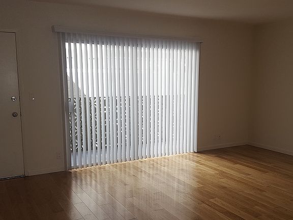 4th image of 1627A Granville Ave #2