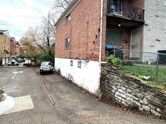 2nd image of 1633 Sparkle Dr
