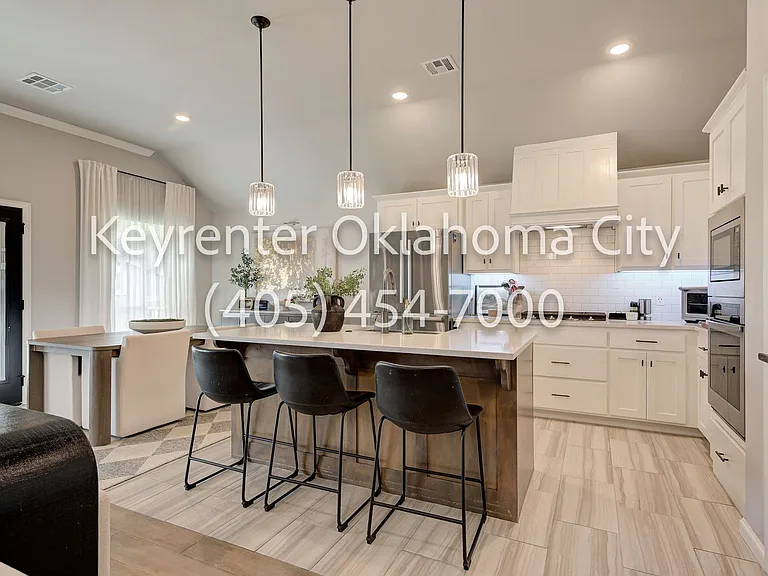 4200 NW 156th Ter — Photo 12