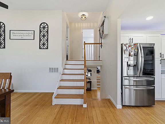 5th image of 8 Falmouth Rd