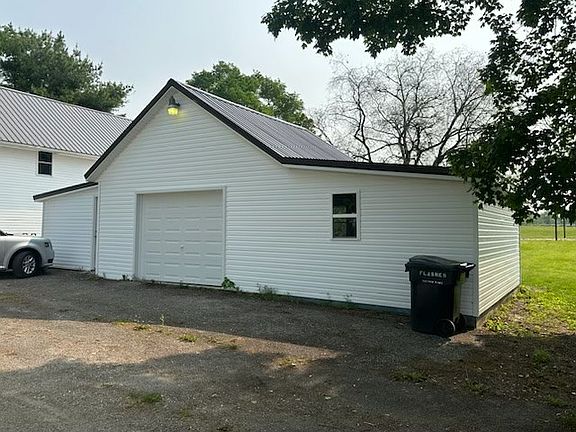 3rd image of 955 Township Road 773