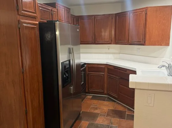697 Sutton Crest Trl Unit 111, Oak Park, CA 91377