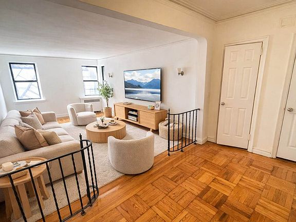 4th image of 2265 University Ave APT 4E