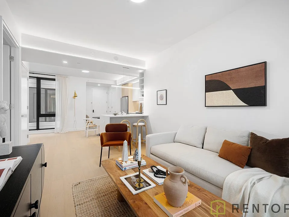 555 W 45th St #2I