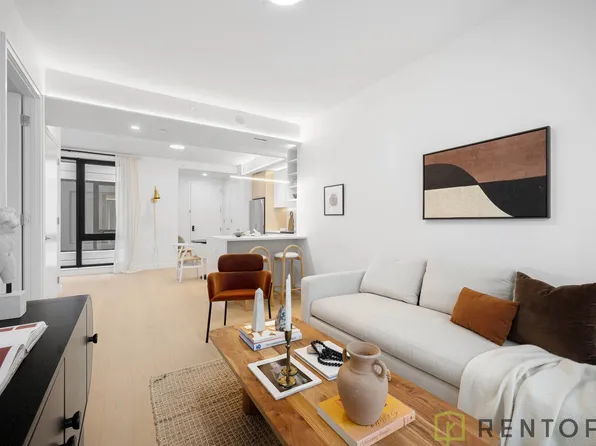 555 W 45th St, New York, NY