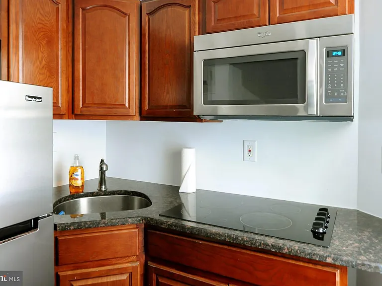 1107 N Lee St — Photo 6