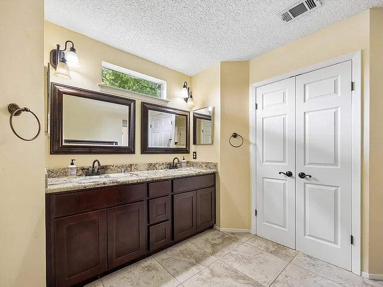 963 Althea Dr — Photo 11