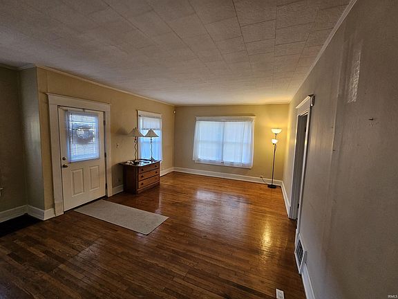 5th image of 1151 E Saint Clair St