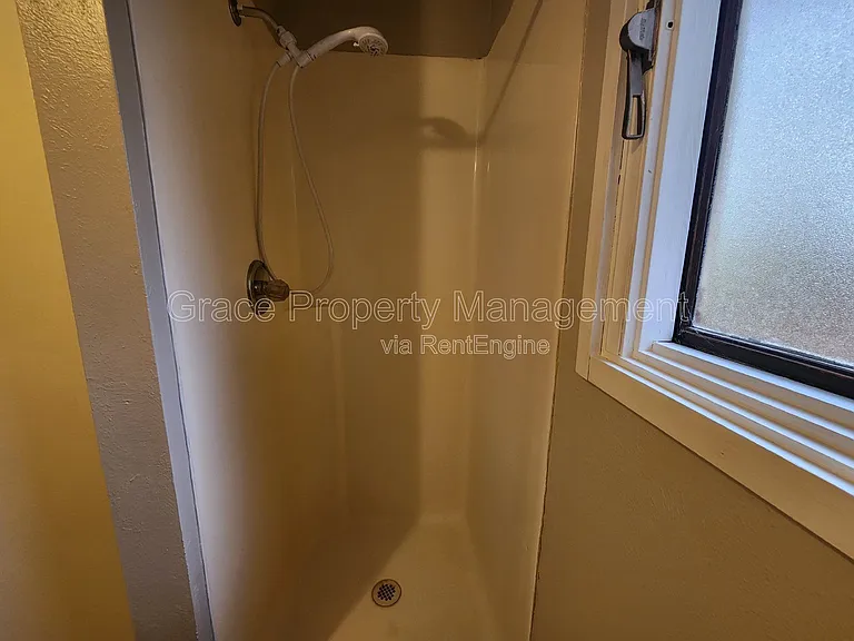 492 S Dover Ave — Photo 3