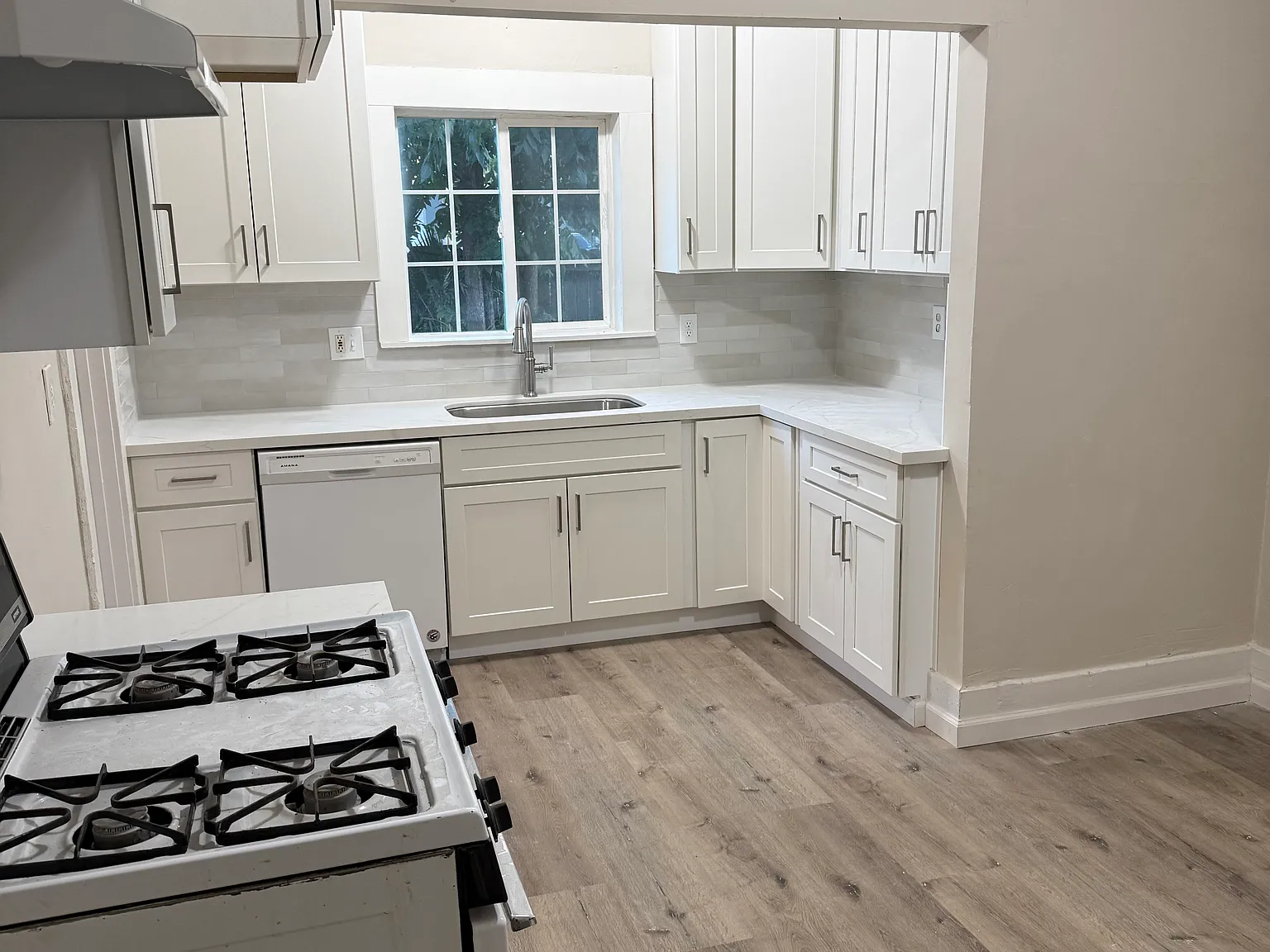 3 bed, 1059 sqft, $2,400 — Photo 4