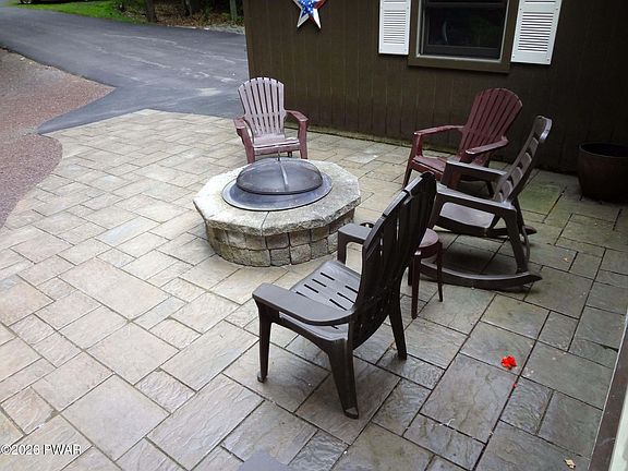 5th image of 104 Hickory Ln