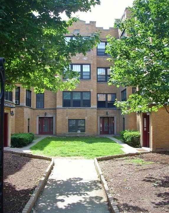 1st image of 2618 N Rockwell St #3F5